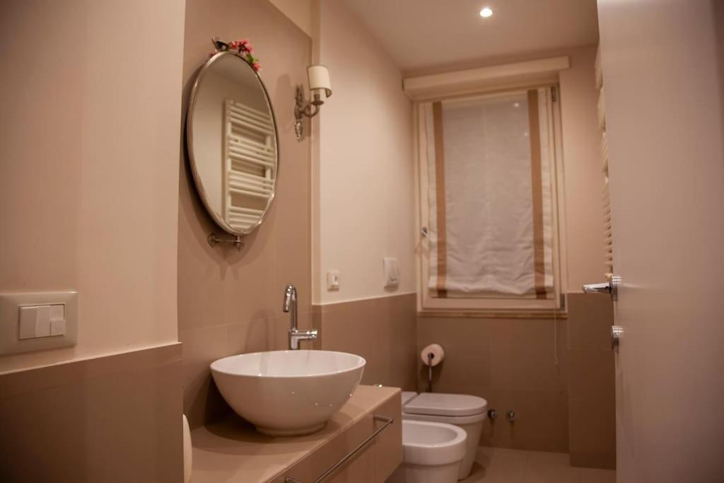 Roma, Gemelli Casa Eleganza, Resort Modernista Dış mekan fotoğraf